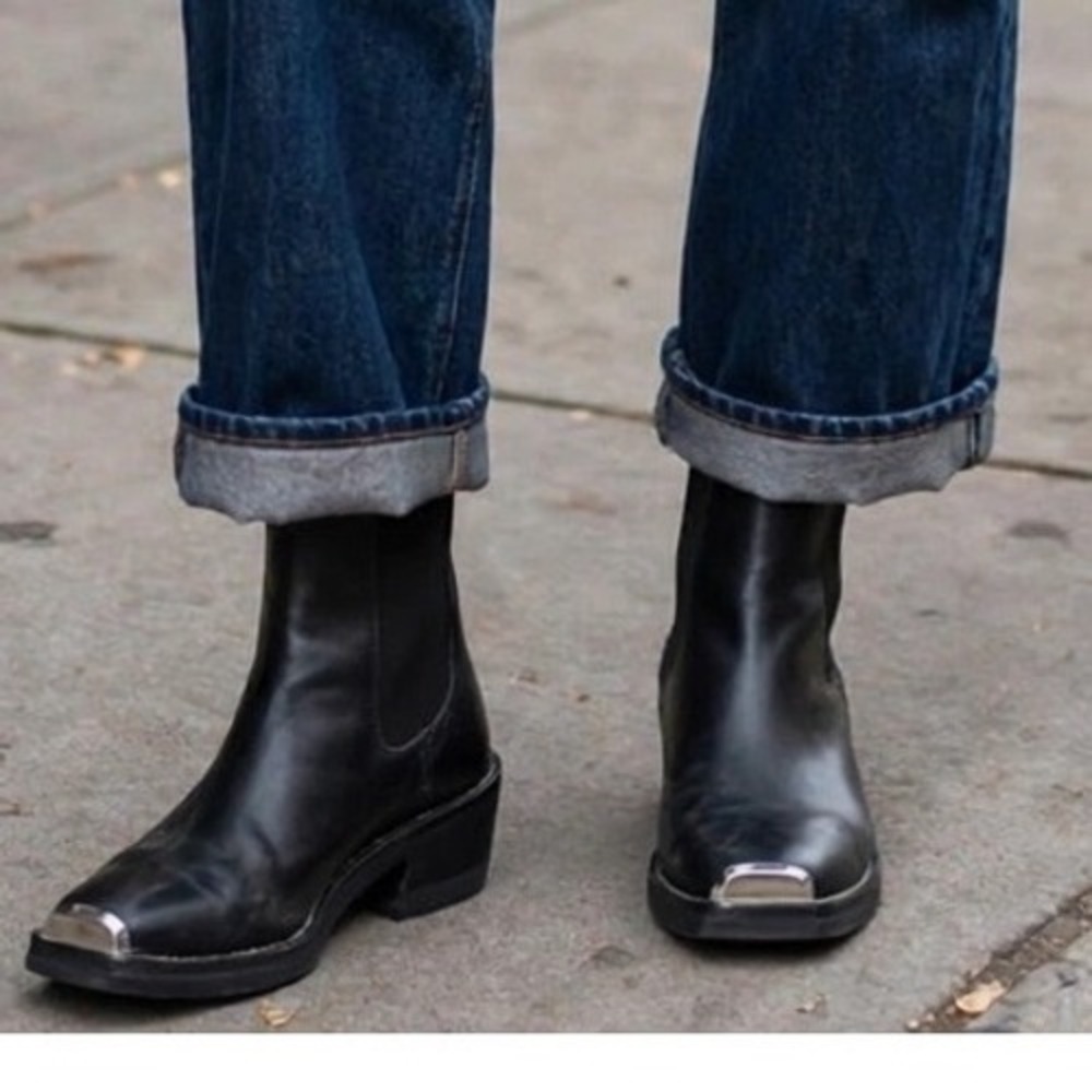 Urban Outfitters Black Leather Metal Toe Square Toe Chelsea Boots‎ Womens 7